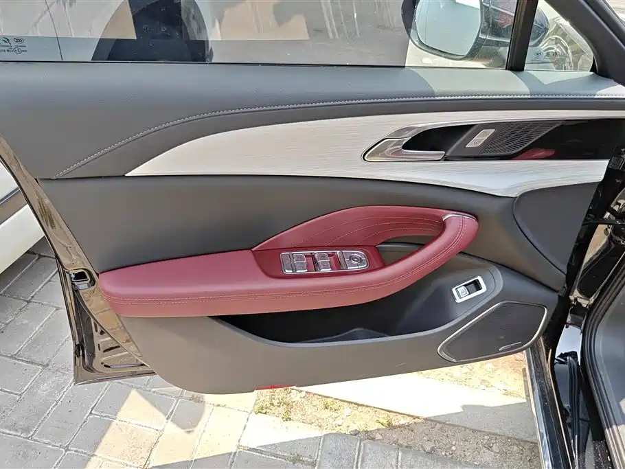 Hongqi H5 1.5 T DCT Flagship Charm