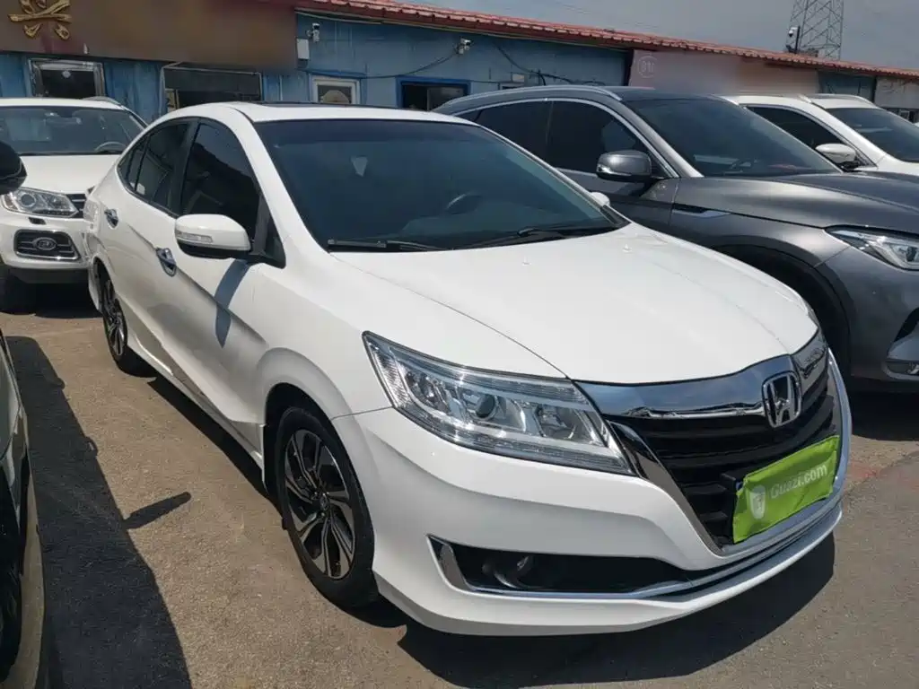 Crider 1.8 L CVT Luxury