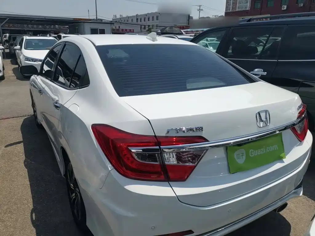 Crider 1.8 L CVT Luxury