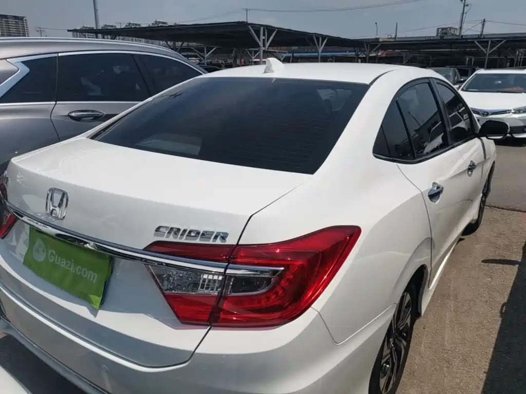 Crider 1.8 L CVT Luxury