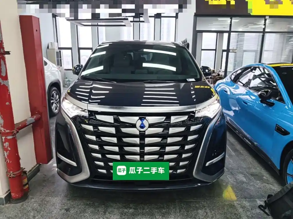 Denza D9 DM-i 970 4 WD Honored