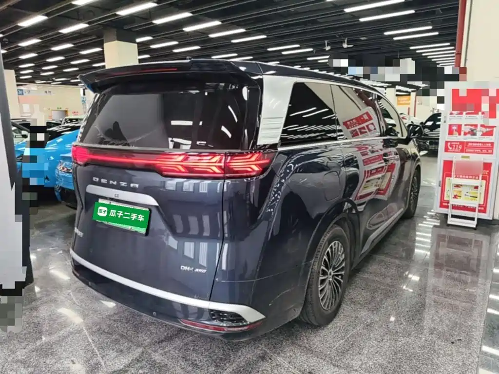 Denza D9 DM-i 970 4 WD Honored