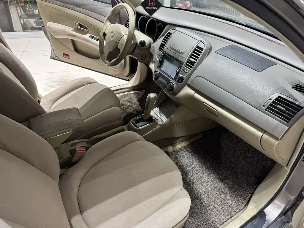 Sylphy Classic 1.6 XE Auto Comfort