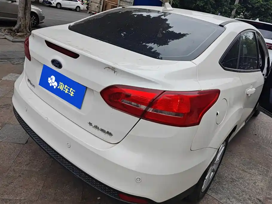 Focus Sedan 1.6 L Manual Style Smart Travel