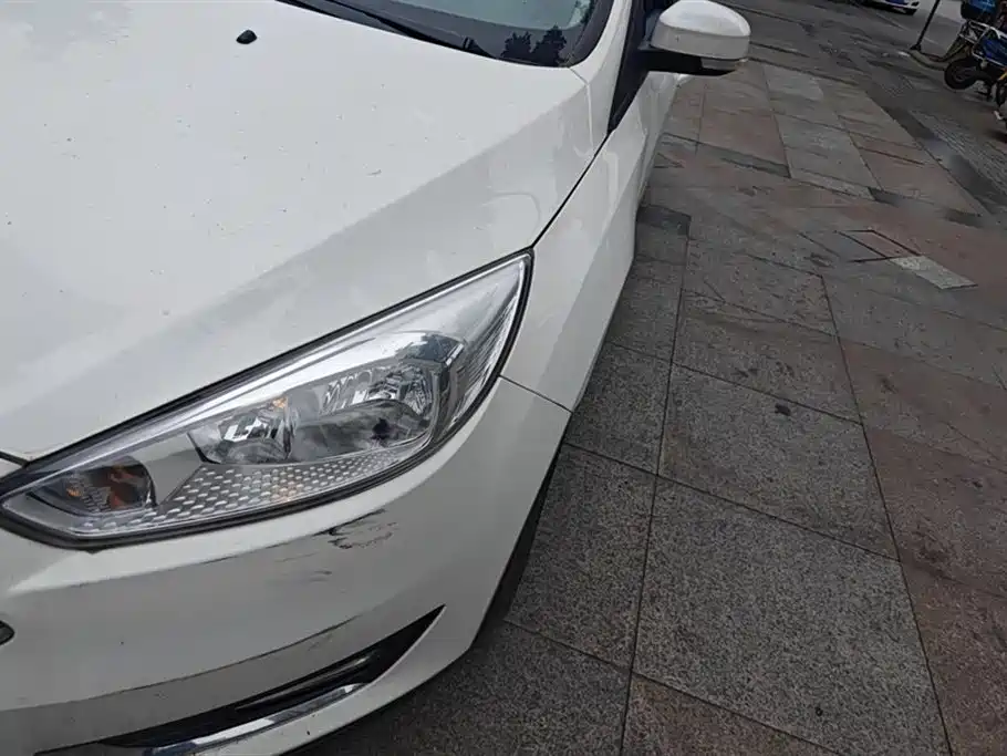 Focus Sedan 1.6 L Manual Style Smart Travel