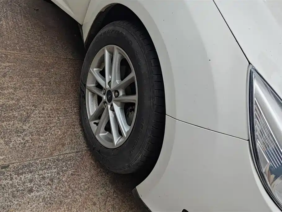 Focus Sedan 1.6 L Manual Style Smart Travel