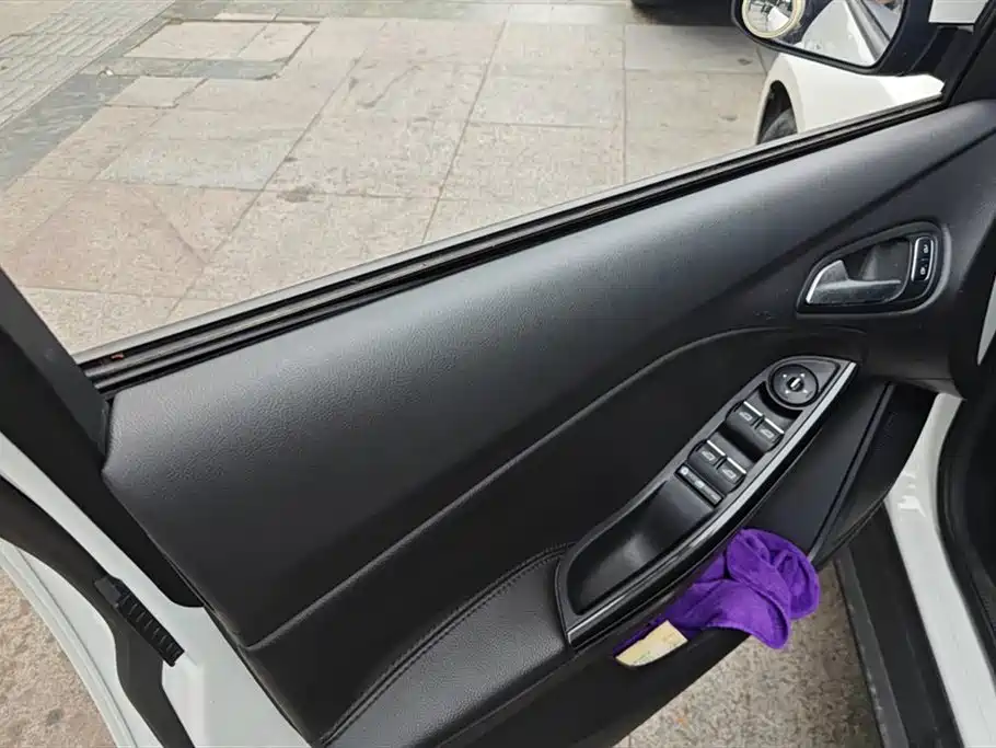 Focus Sedan 1.6 L Manual Style Smart Travel