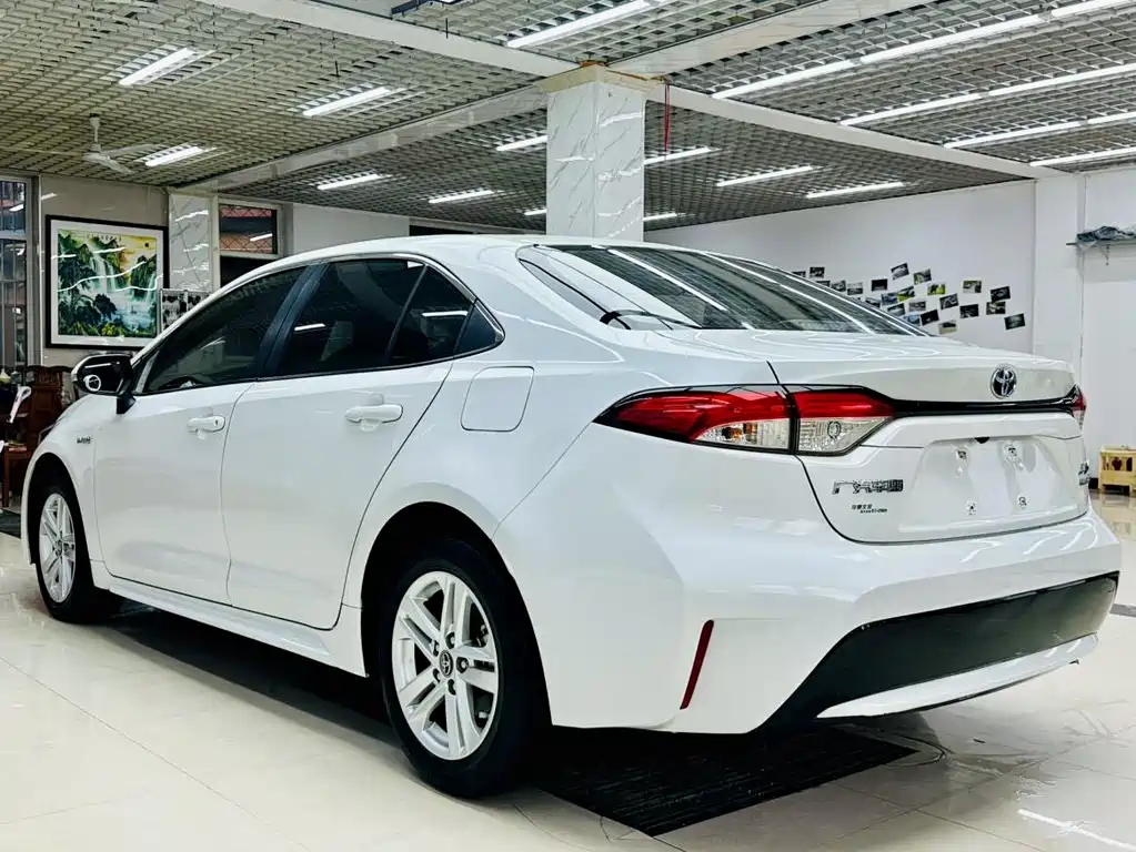 Levin Dual Engine 1.8 H E-CVT Luxury