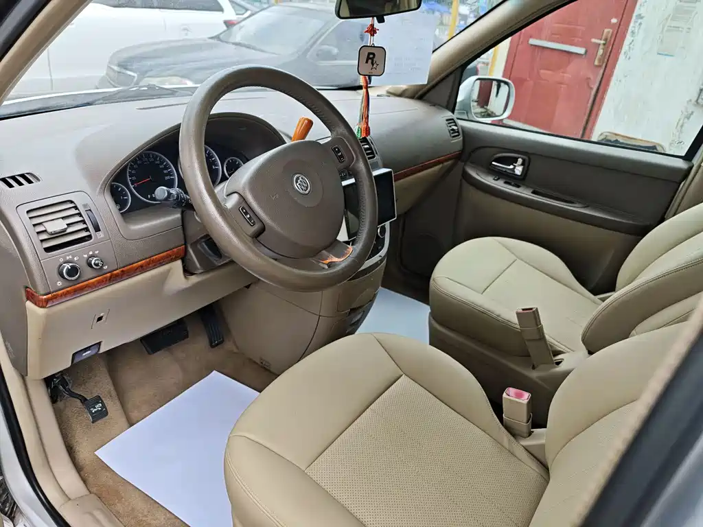 Buick GL8 2.4 L BASE Comfort