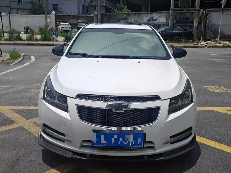 Chevrolet Cruze 1.6 L SL Sunroof MT