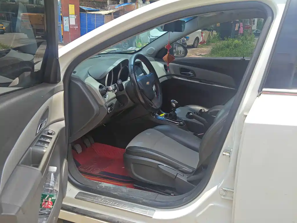 Cruze 1.6 L SL Sunroof MT