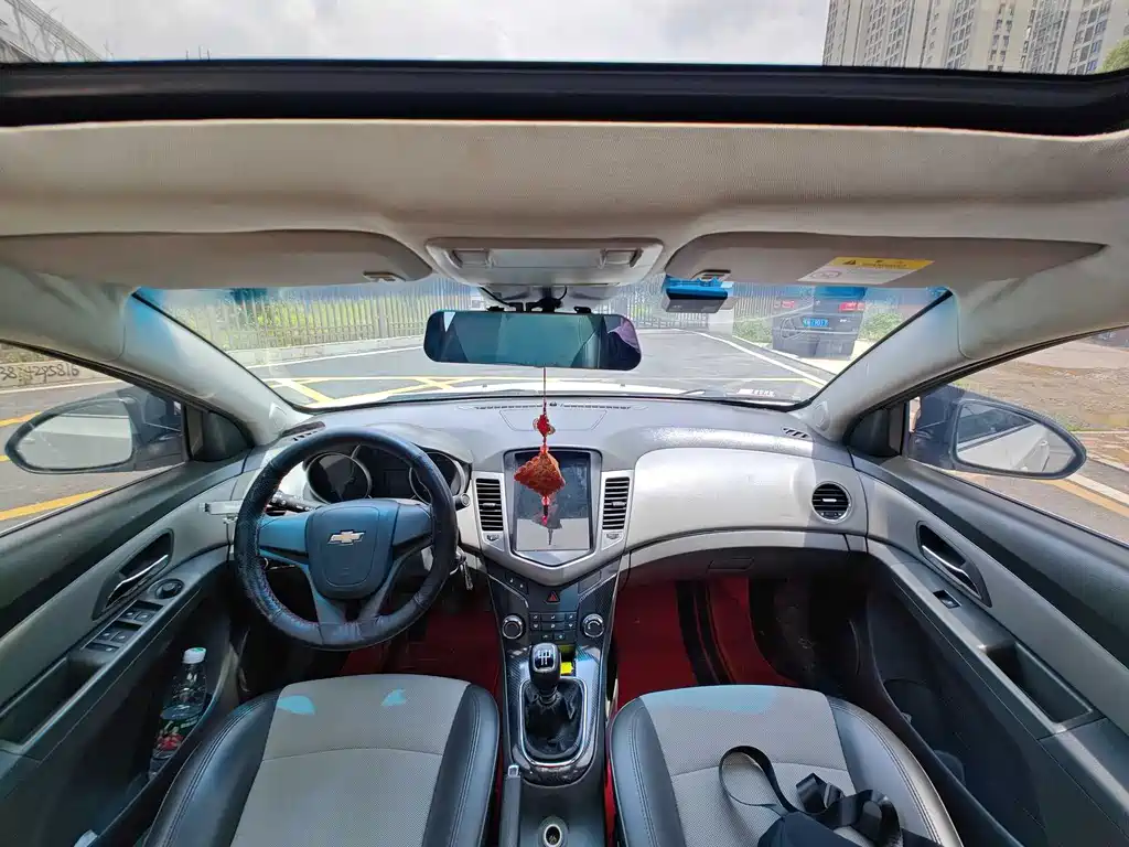 Cruze 1.6 L SL Sunroof MT