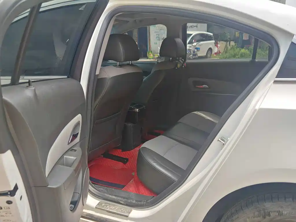 Cruze 1.6 L SL Sunroof MT