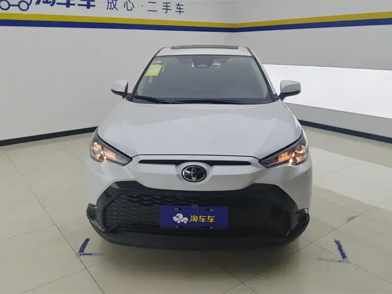 Toyota Frontlander 2.0 L CVT Leading plus
