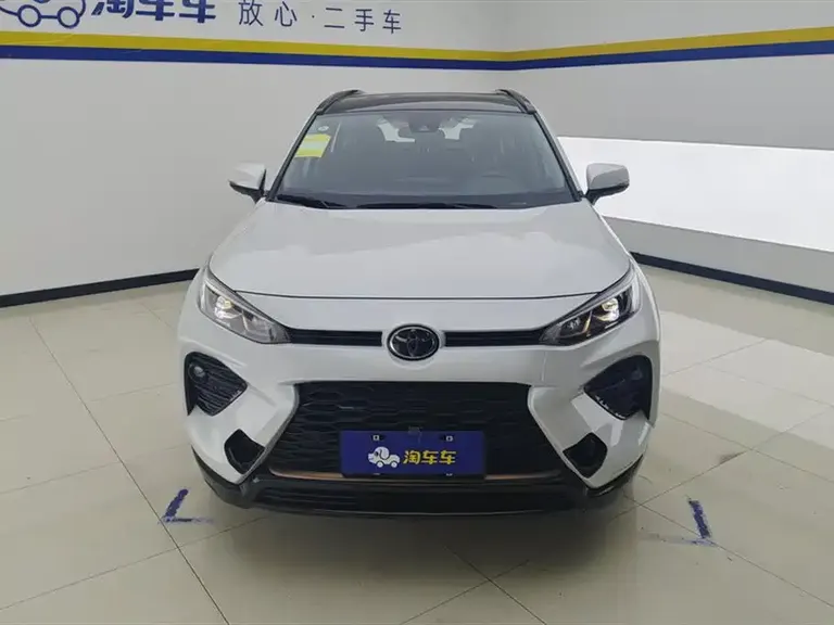 Toyota Wildlander 2.0 L CVT 2 WD Luxury PLUS