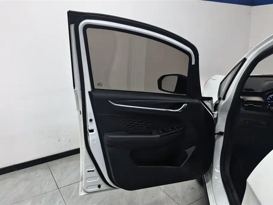 Vision X3 PRO 1.5 L CVT Distinguished