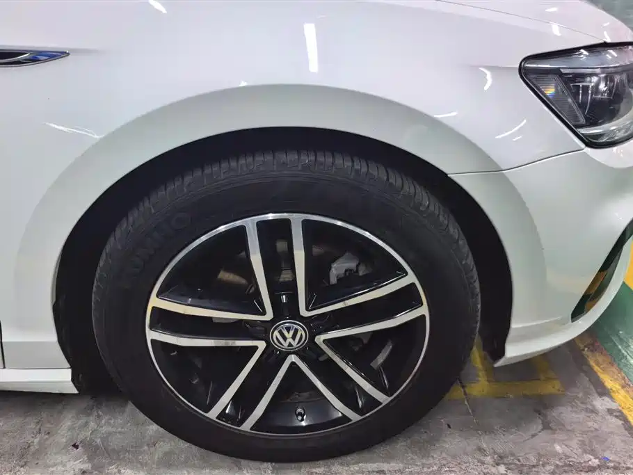 Lamando 280 TSI DSG Comfort