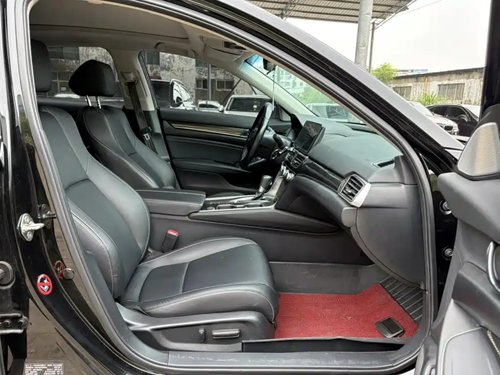 Accord 260 TURBO Phantom Night · Distinguished