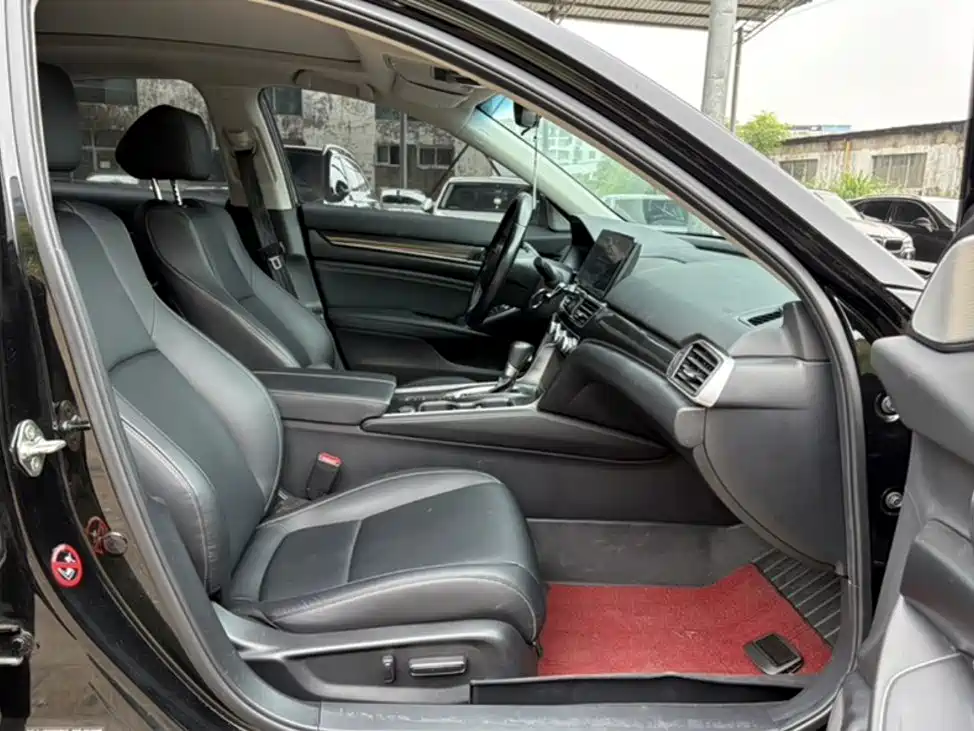 Accord 260 TURBO Phantom Night · Distinguished