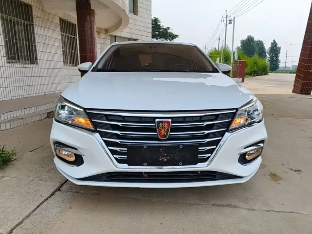 Roewe i5 1.5 L Manual 4 G Connected Leading Luxury Flagship