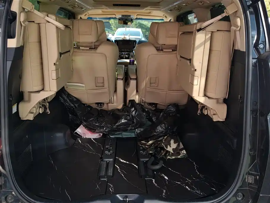 Vellfire Crown Dual Engine 2.5 L HV Supreme