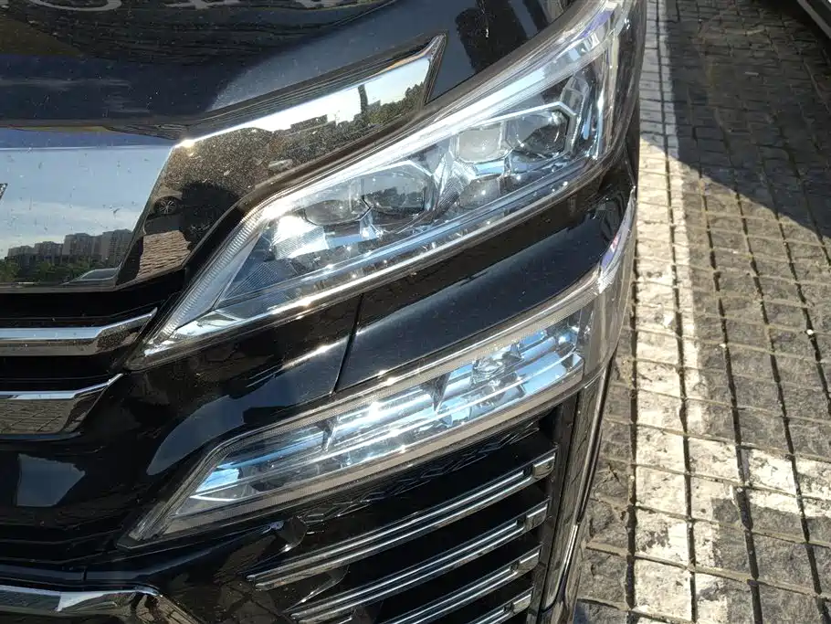 Vellfire Crown Dual Engine 2.5 L HV Supreme