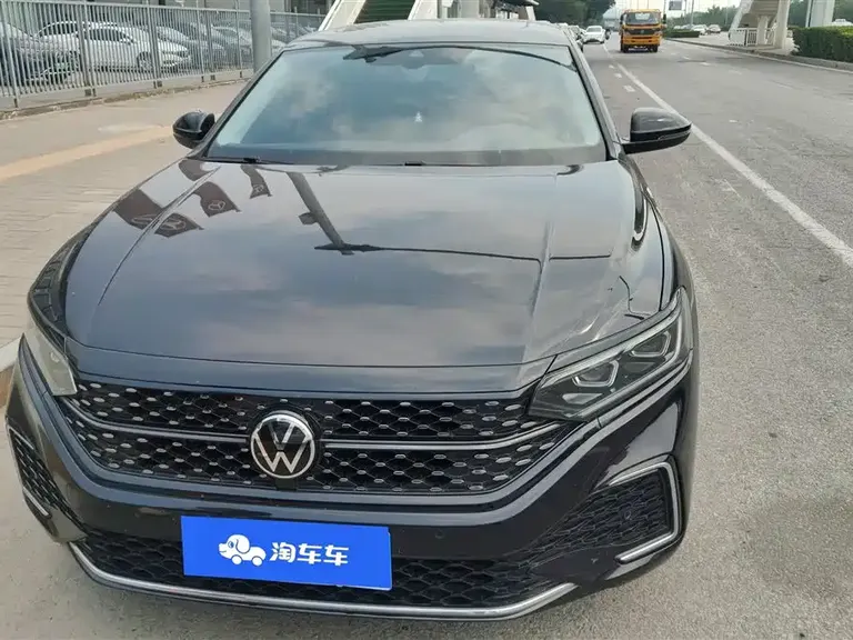 Volkswagen Passat 330 TSI Starry Sky Luxury