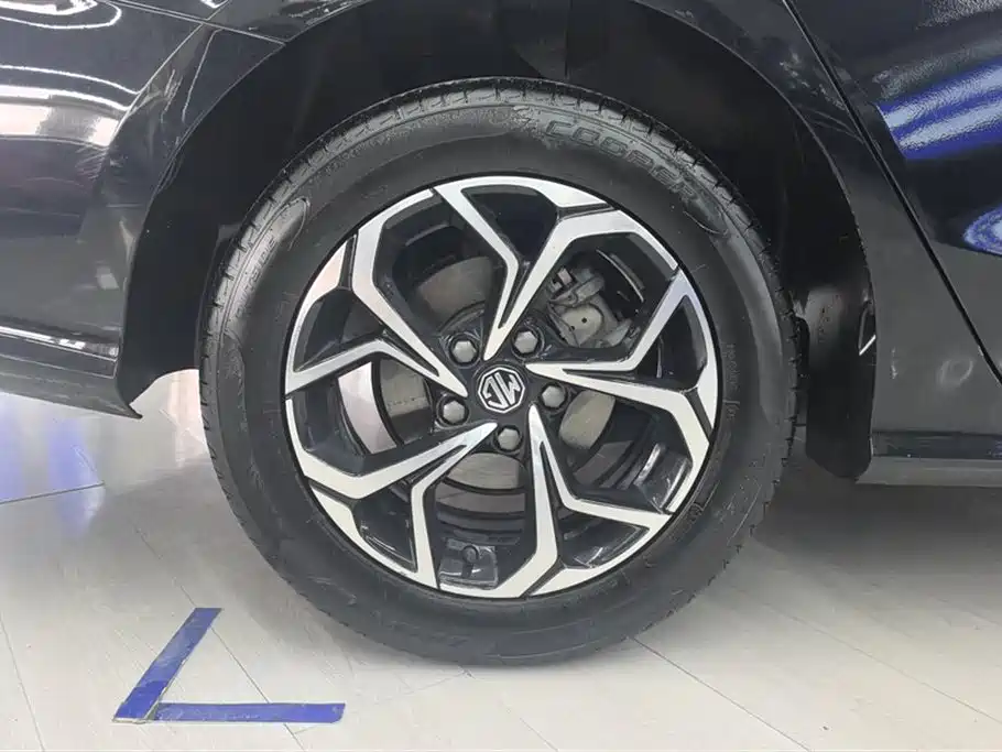 MG5 180 DVVT CVT Youth Style
