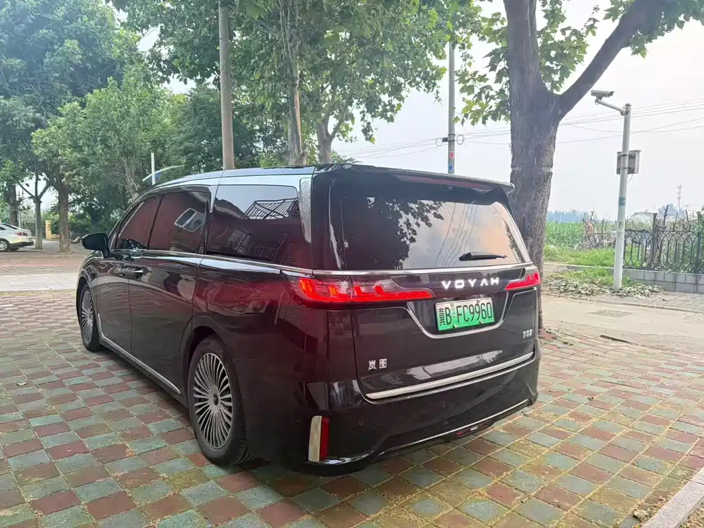 Voyah Dreamer PHEV 4 WD Flagship Qiankun
