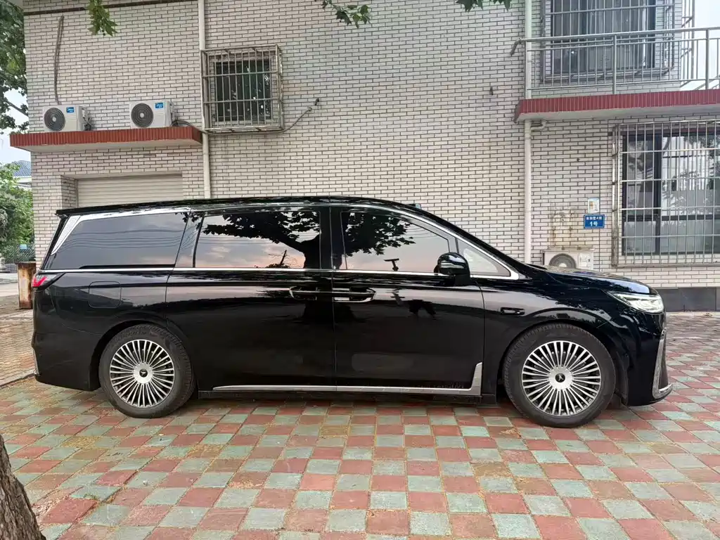 Voyah Dreamer PHEV 4 WD Flagship Qiankun