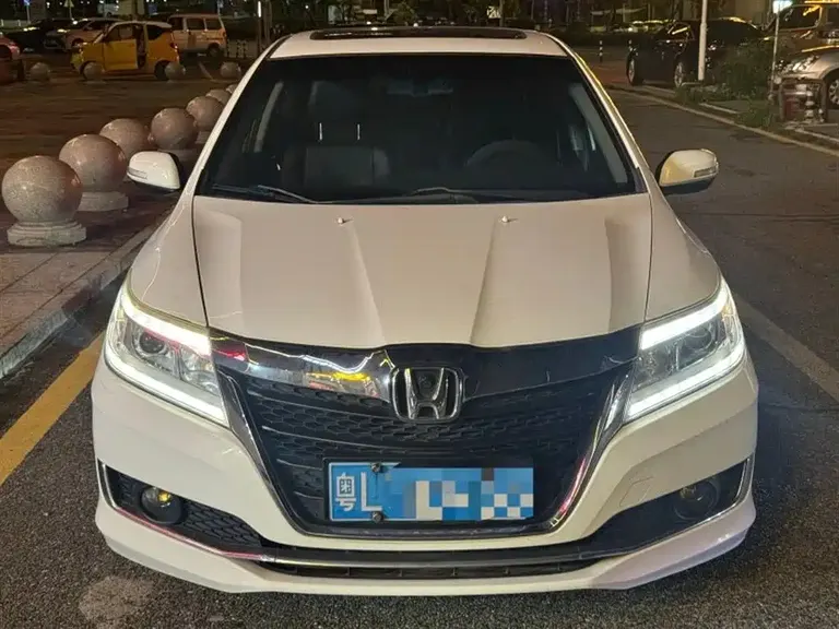 Honda Crider 1.8 L CVT Luxury