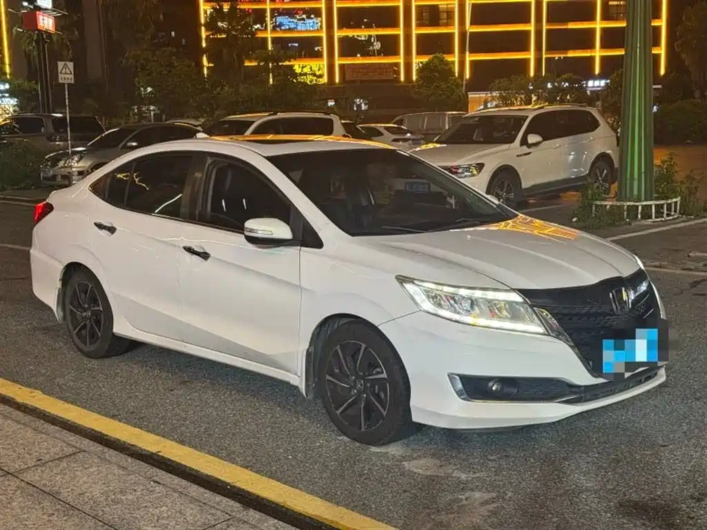 Crider 1.8 L CVT Luxury