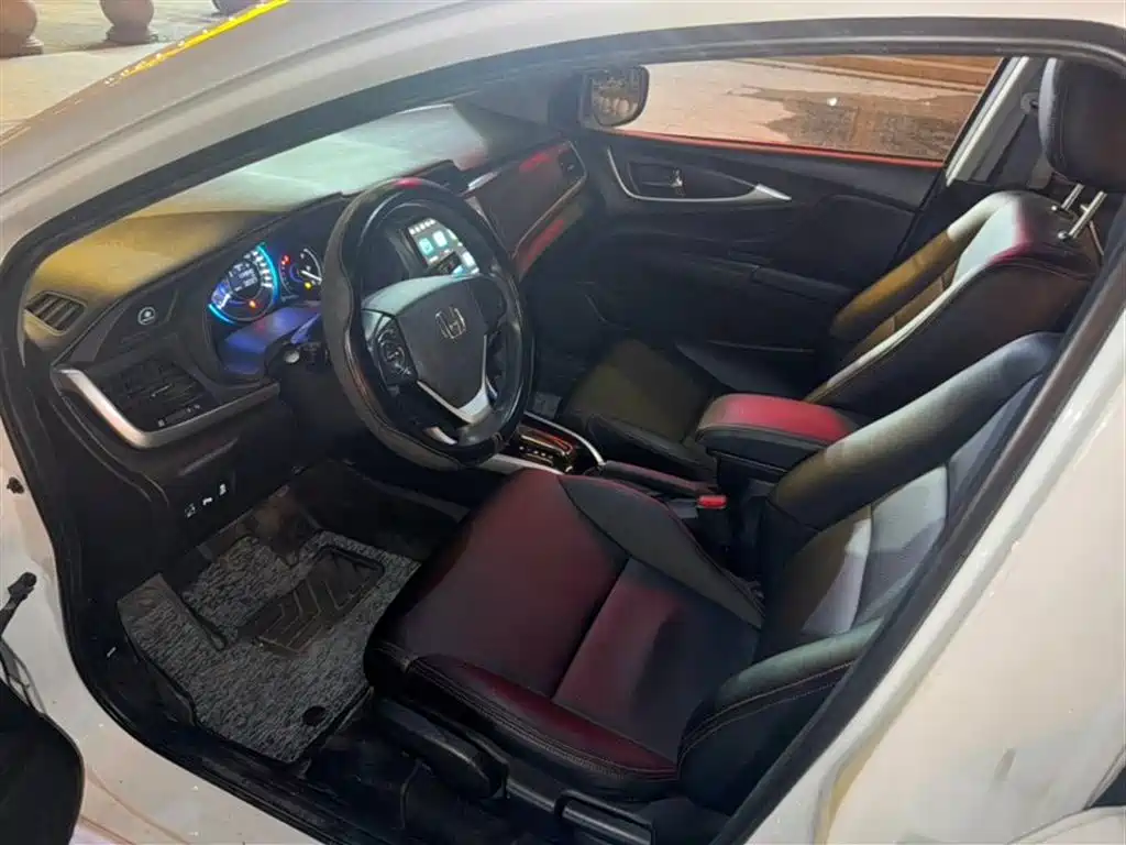 Crider 1.8 L CVT Luxury