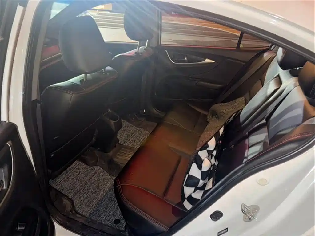 Crider 1.8 L CVT Luxury