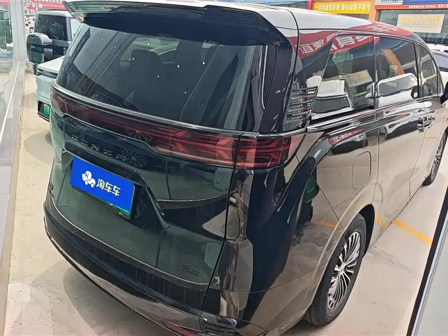 Denza D9 DM-i 970 4 WD Flagship