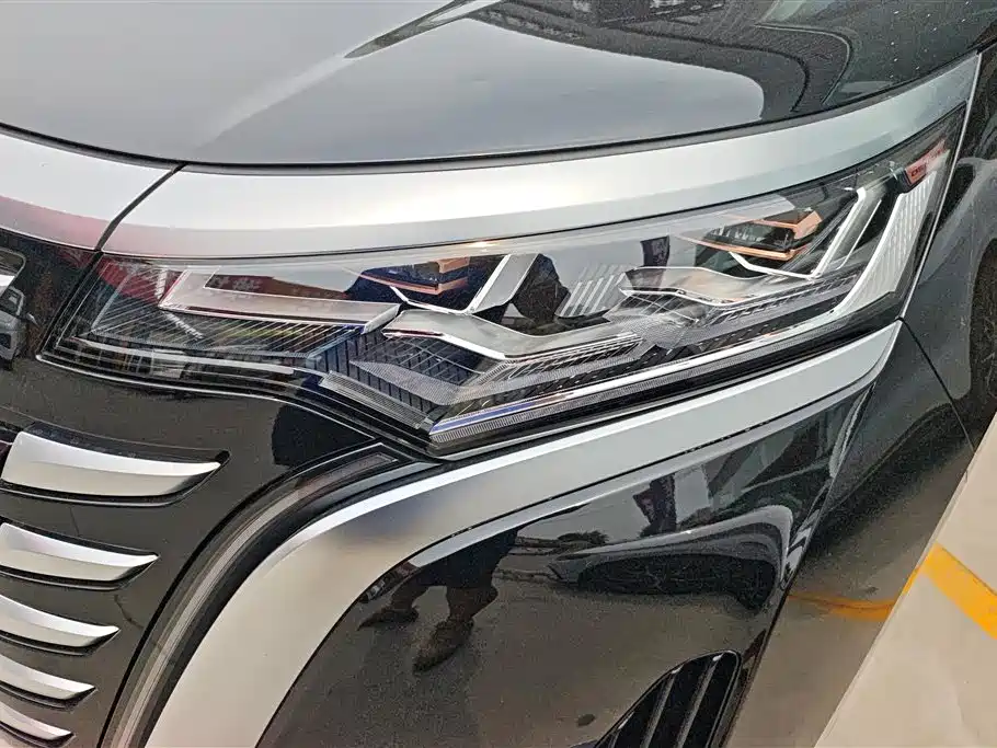 Denza D9 DM-i 970 4 WD Flagship