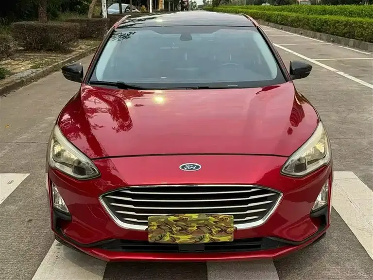 Ford Focus Sedan EcoBoost 180 Auto Sharp Trend