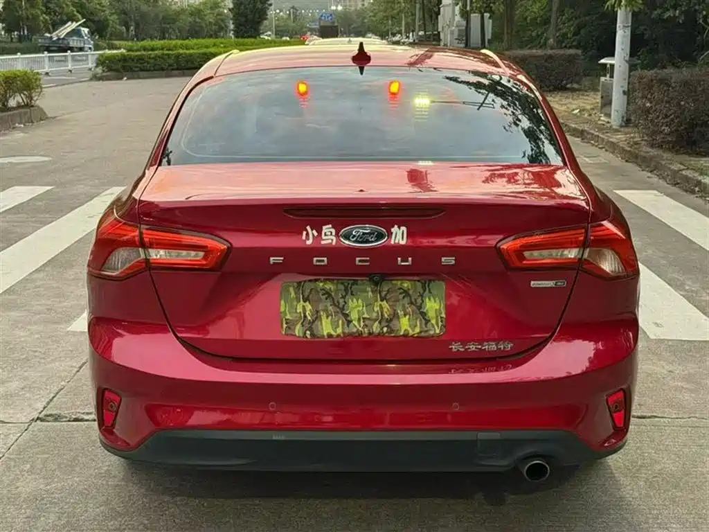 Focus Sedan EcoBoost 180 Auto Sharp Trend