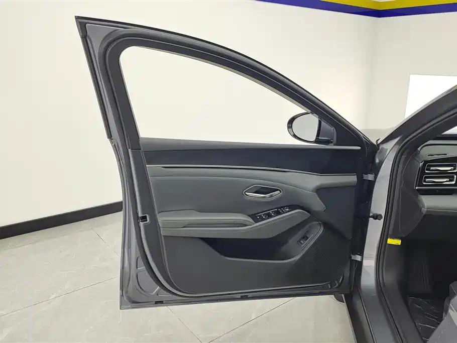 Qin L DM-i 80 KM Transcend