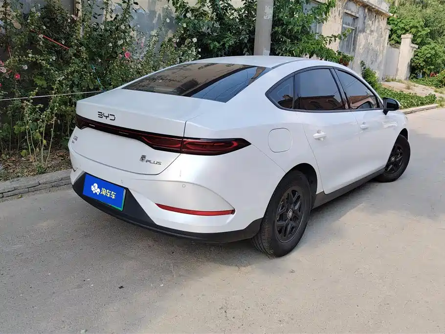 Qin PLUS DM-i Smart Drive 55 KM Leading