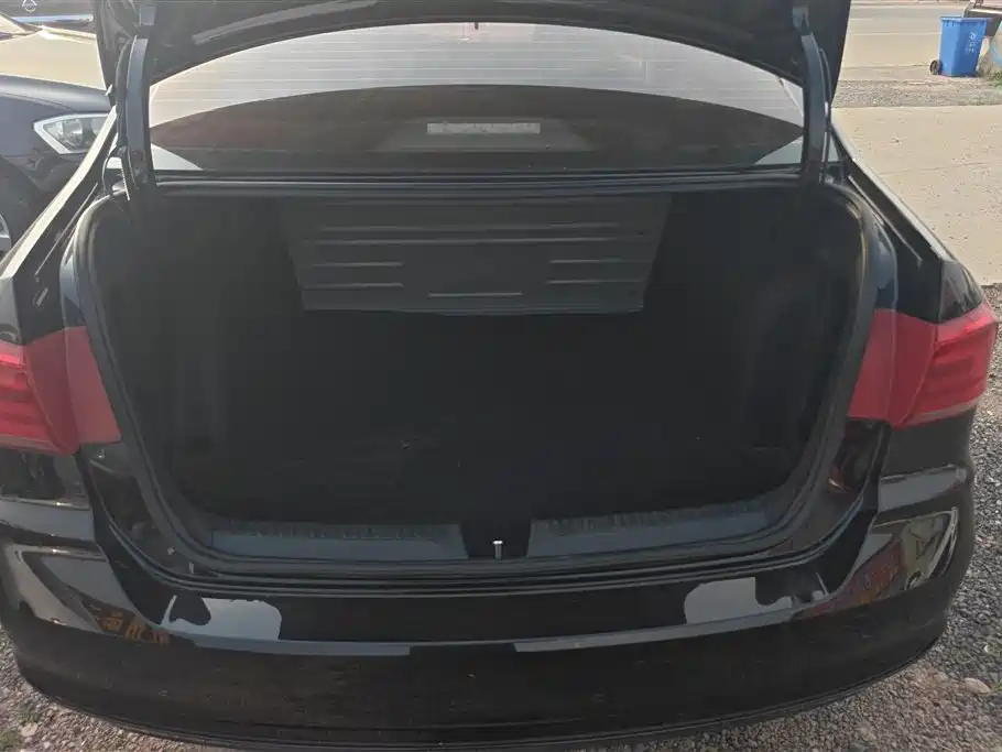 Santana 1.6 L Manual Style