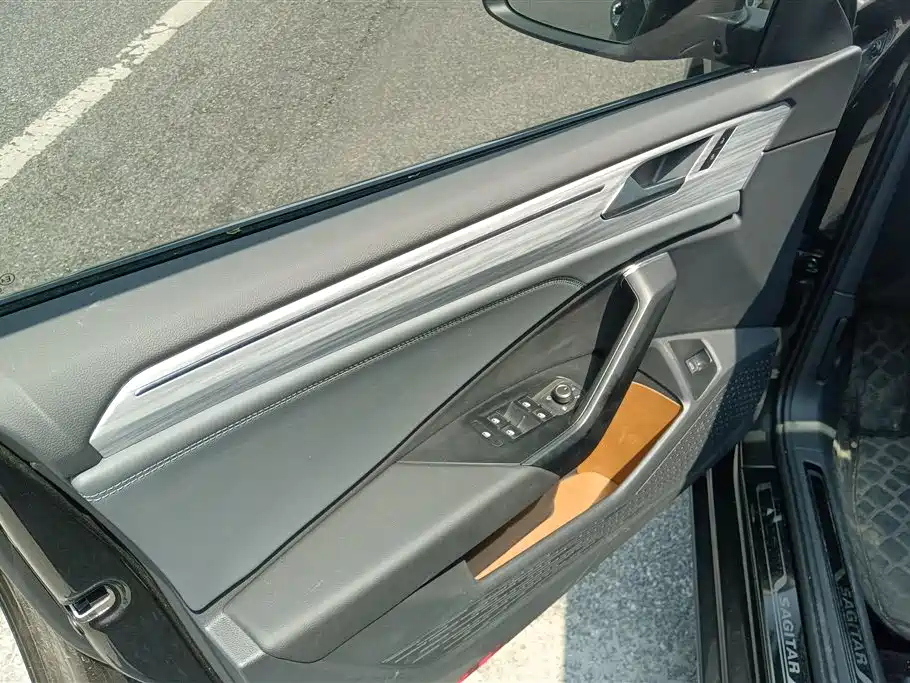 Sagitar Facelift III 300 TSI DSG Transcend
