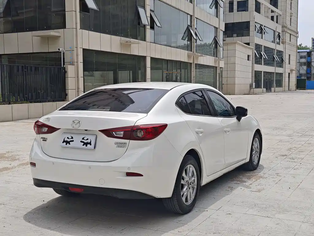 Mazda 3 Axela Sedan 1.5 L Manual Comfort