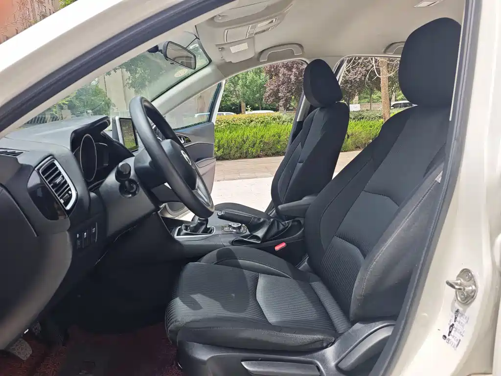 Mazda 3 Axela Sedan 1.5 L Manual Comfort