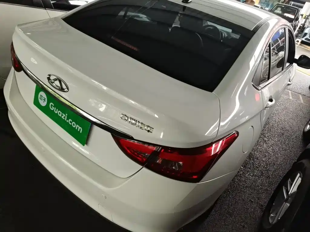 Arrizo 5 1.5 L CVT Leading Trend