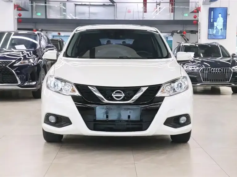 Nissan Tiida 1.6 L CVT Smart Travel