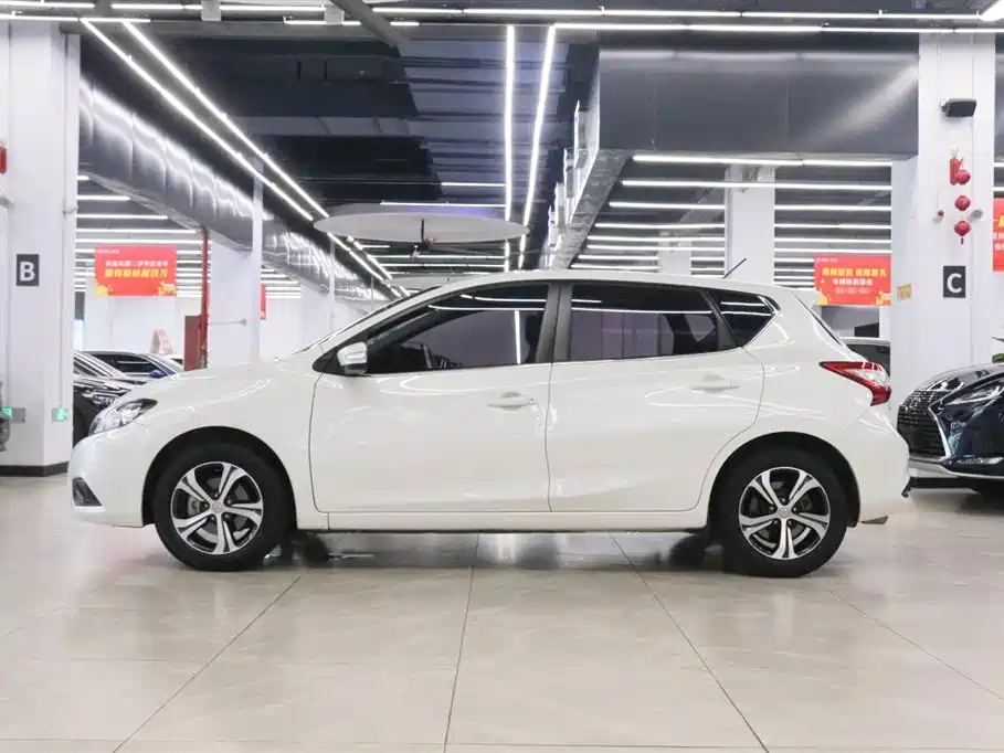 Tiida 1.6 L CVT Smart Travel
