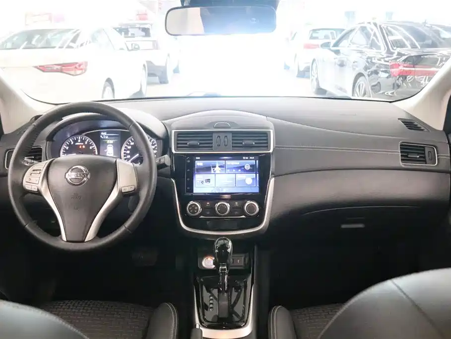 Tiida 1.6 L CVT Smart Travel