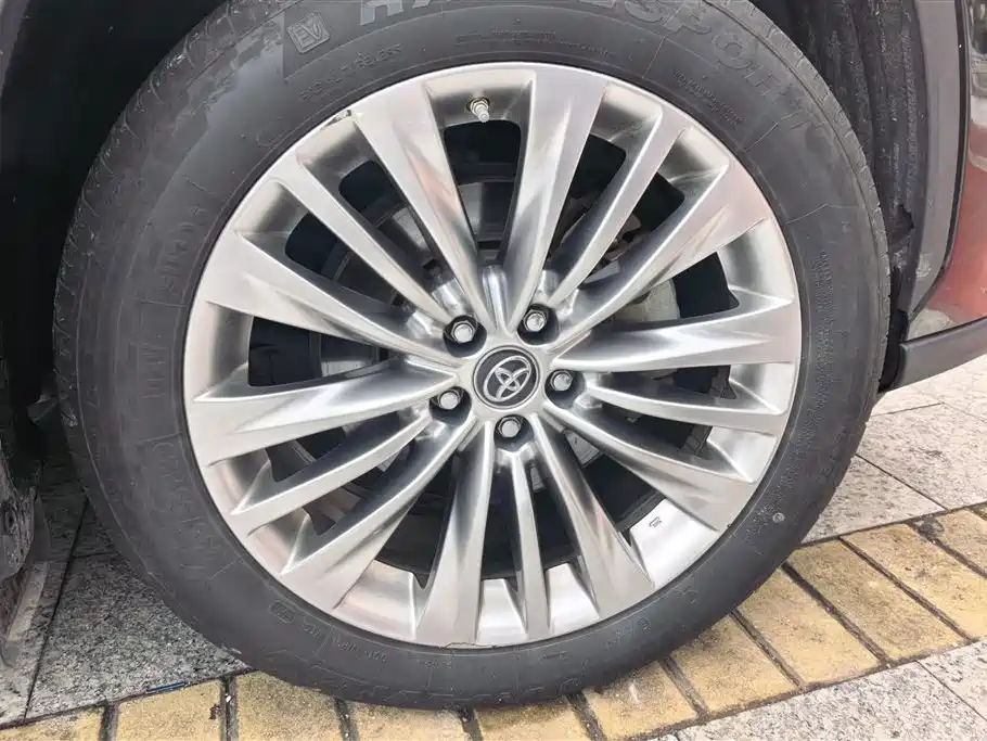 Highlander Dual Engine 2.5 L 2 WD Distinguished 7-seat