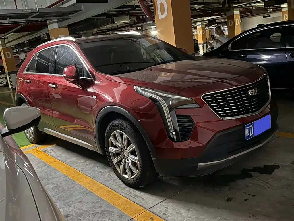 Cadillac XT4 28 T 2 WD Leading